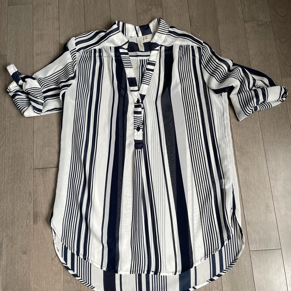 Tacera Sz M short sleeve tunic blouse. Like new